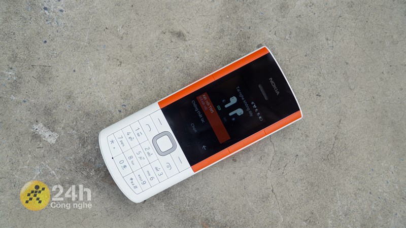 Trên tay Nokia 5710 XpressAudio: Giá chỉ 2.1 triệu, thiết kế độc đáo Trên tay Nokia 5710 XpressAudio: Giá chỉ 2.1 triệu, thiết kế độc đáo