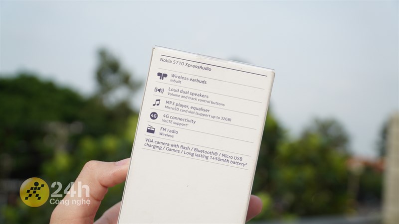 Trên tay Nokia 5710 XpressAudio: Giá chỉ 2.1 triệu, thiết kế độc đáo Trên tay Nokia 5710 XpressAudio: Giá chỉ 2.1 triệu, thiết kế độc đáo
