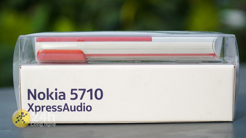 Trên tay Nokia 5710 XpressAudio: Giá chỉ 2.1 triệu, thiết kế độc đáo Trên tay Nokia 5710 XpressAudio: Giá chỉ 2.1 triệu, thiết kế độc đáo