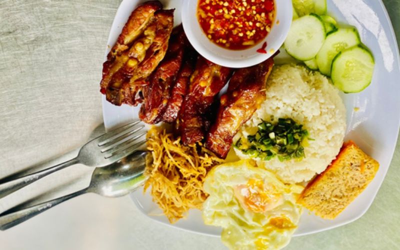 Quán ăn trưa ngon quận Phú Nhuận: Cơm tấm Sườn chéo