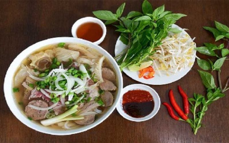 Món phở của quán Phở 25 tại Bình Tân