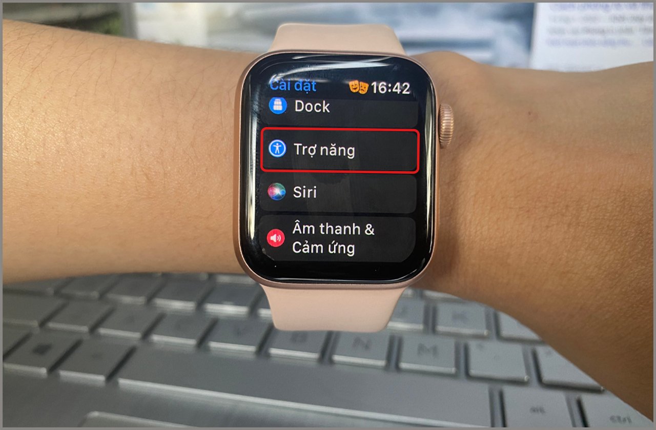 Cách thu phóng trên Apple Watch