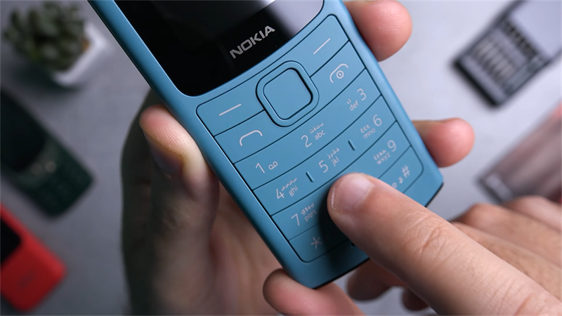 Trên tay Nokia 110 4G Mặt trước của Nokia 110 4G sử dụng bàn phím T9 huyền thoại. Nguồn: TheMrNokia I Abdulla Zaki.