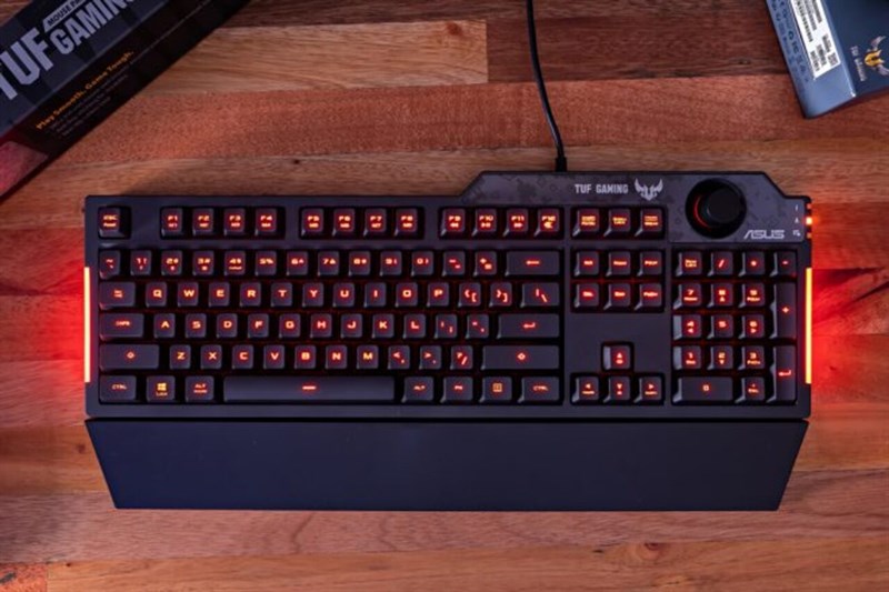 Thiết kế hầm hố, led RGB đẹp mắt