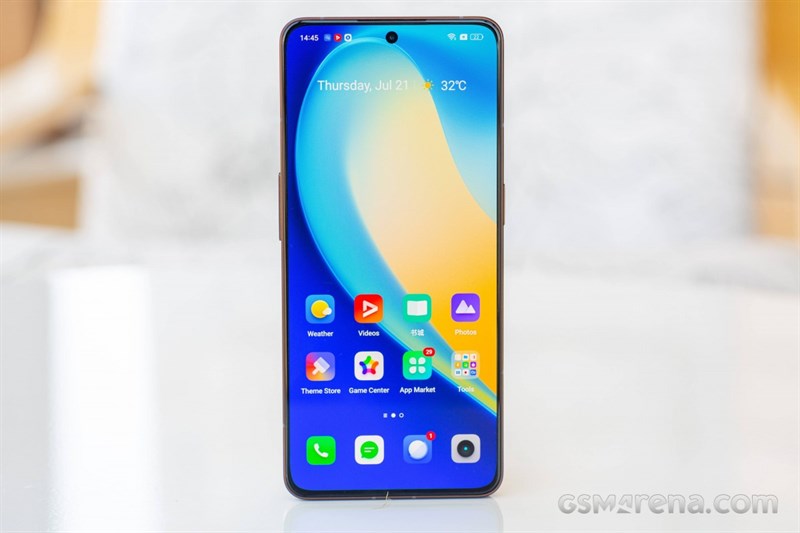 Mặt trước của Realme GT2 Master Explorer không hề thua kém những chiếc flagship khác