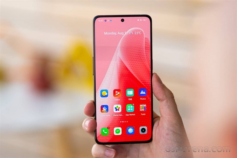 Kích thước tổng thể của Realme GT2 Master Explorer ở mức vừa phải 