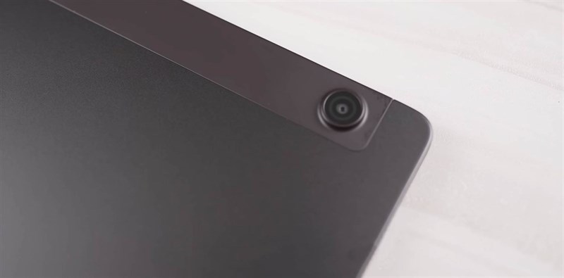 Trên tay LG Ultra Tab: Thiết kế bền bỉ, pin khá cùng màn hình 2K