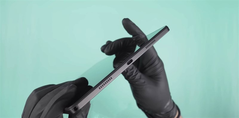 Trên tay LG Ultra Tab: Thiết kế bền bỉ, pin khá cùng màn hình 2K