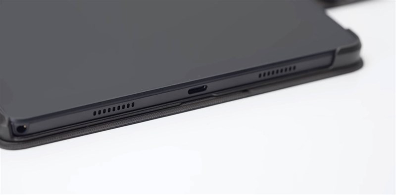 Trên tay LG Ultra Tab: Thiết kế bền bỉ, pin khá cùng màn hình 2K