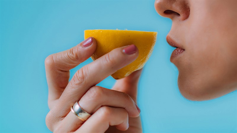 Mất khứu giác ở bệnh nhân sau khi đo SARS-CoV-2 Bạn nên tập ngửi lại các mùi vị để cải thiện khứu giác và vị giác sau khi mắc Covid-19