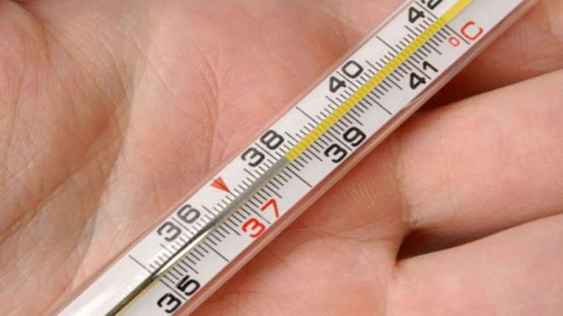 Sốt kéo dài sau khi nhiễm Covid-19 Triệu chứng sốt có thể kéo dài nhiều tháng sau khi mắc Covid-19
