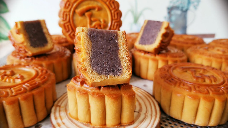 2 ways to make delicious and smooth red bean mooncakes