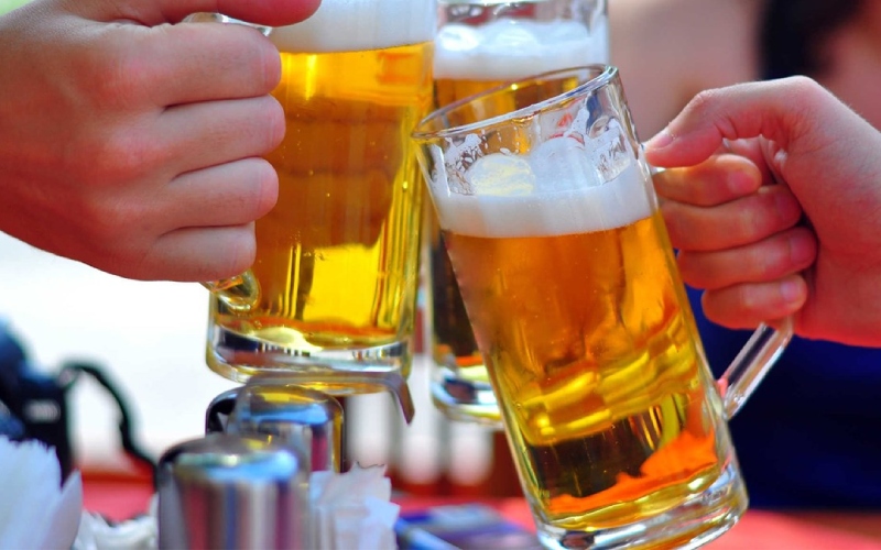 Bia không chứa cholesterol nhưng lại có carbohydrate và cồn, các chất này có thể làm tăng mức triglyceride trong cơ thể. 