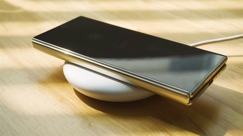 Xiaomi MIX Fold 2 được trang bị pin 4.500 mAh giúp hoạt động lâu dài