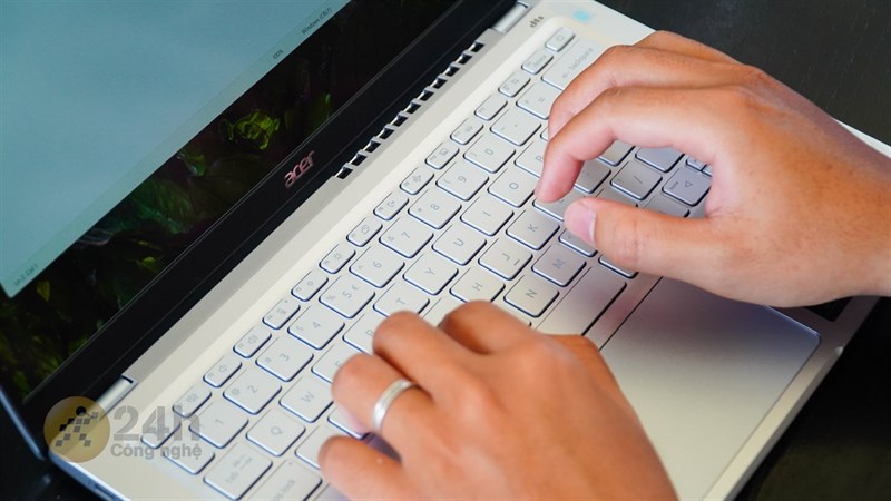 Trải nghiệm gõ phím trên Acer Swift 3 tương đối tốt.