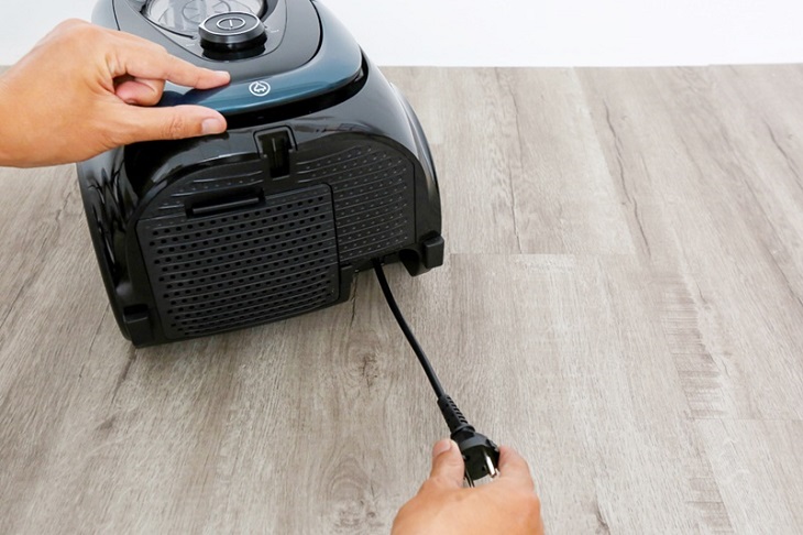 Máy hút bụi Samsung VC18M21M0VN/SV-N có dây điện tự thu gọn