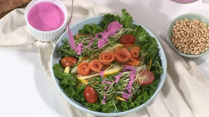 Salad cá hồi sốt thanh long bổ dưỡng thơm ngon 