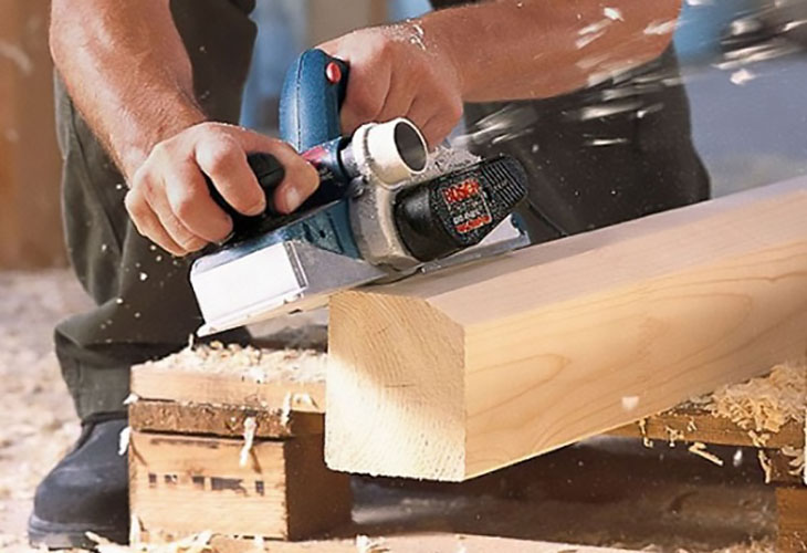 Ngắt nguồn điện sau khi sử dụng máy bào Ngắt nguồn điện sau khi sử dụng máy bào