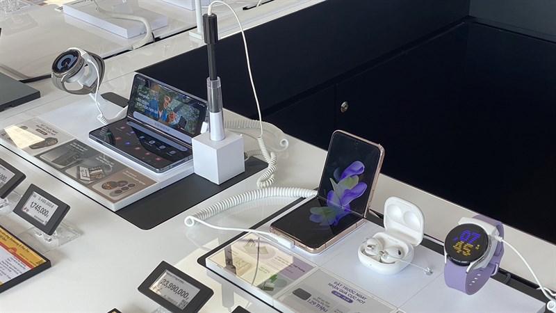 Galaxy Z Fold4 và Z Flip4