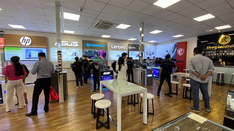 Bên trong Luxury Store