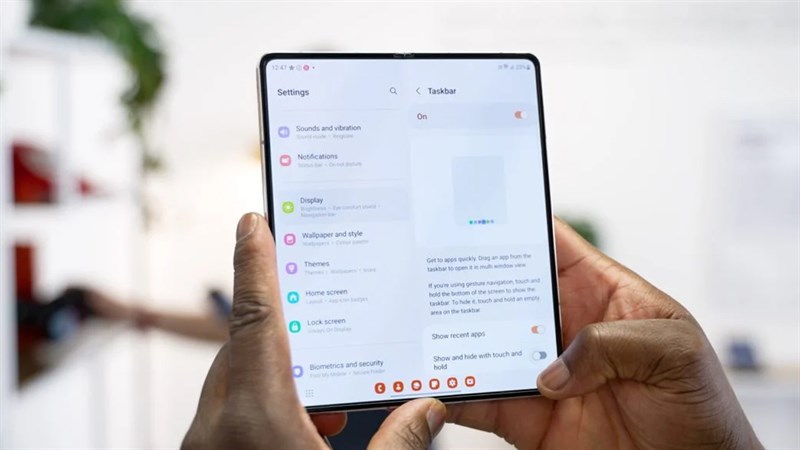 Galaxy Z Fold4 trang bị màn hình OLED sáng hơn và bền hơn Galaxy Z Fold4 trang bị màn hình OLED sáng hơn và bền hơn