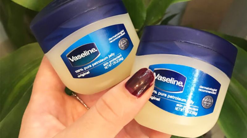 Công dụng trị thâm đầu gối của Vaseline