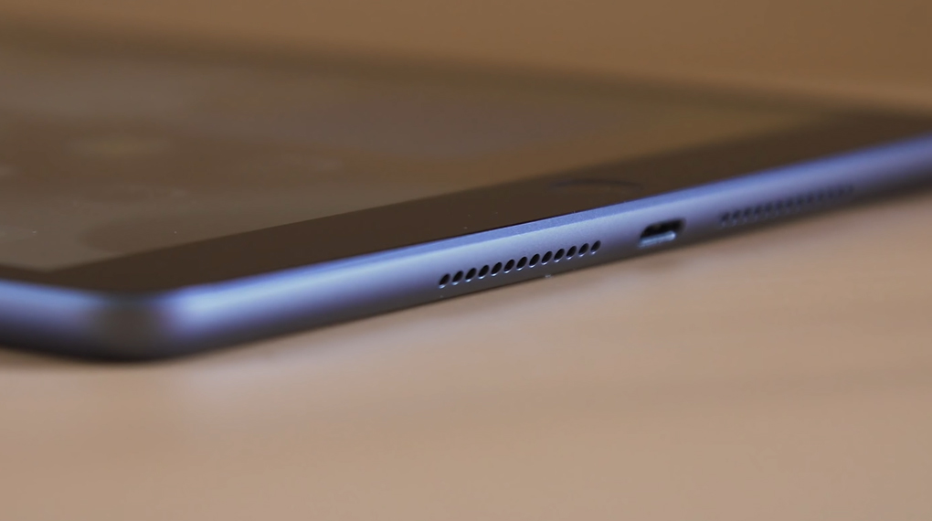 So sánh iPad Gen 9 và iPad Pro M1 2021 - Đâu là phiên bản tốt hơn cho bạn? > Cổng kết nối