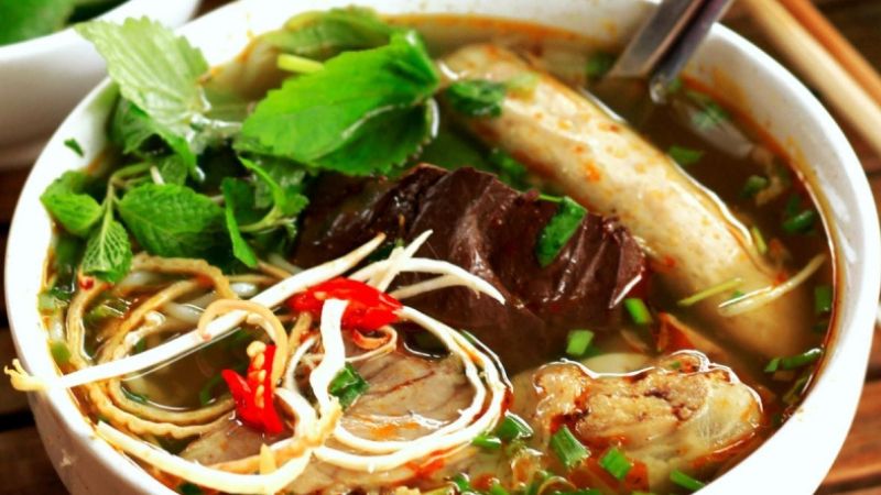 Bún bò gốc Huế O Tú