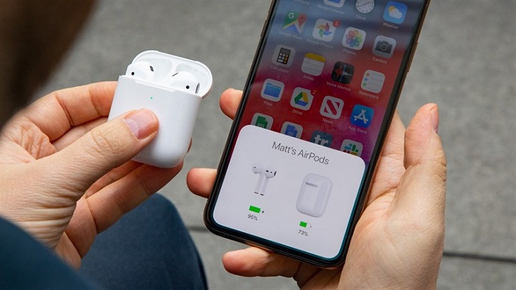 Tai nghe AirPods chỉ nghe được 1 bên - Nguyên nhân và cách khắc phục > đèn LED trắng nhấp nháy thì kết nối lại với iPhone bằng cách đặt lại gần