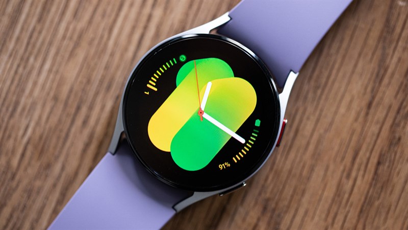 Cùng khám phá với nhau những tính năng đầy hứa hẹn của Galaxy Watch Active 2! Kiểu dáng hiện đại, đầy phong cách kết hợp với khả năng theo dõi sức khỏe và dụng cụ đa năng làm cho chiếc đồng hồ này trở thành một lựa chọn tuyệt vời cho người dùng thích sự đa năng và tiện ích.
