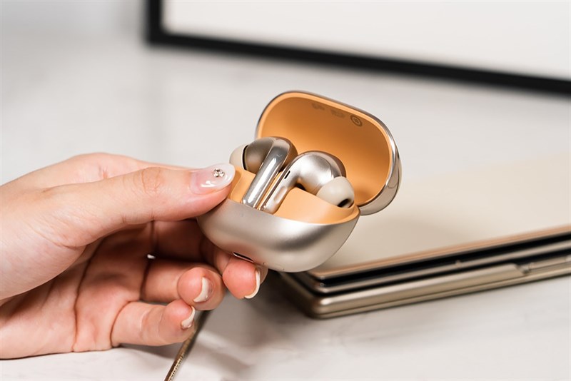 Trên tay Xiaomi Buds 4 Pro Trên tay Xiaomi Buds 4 Pro