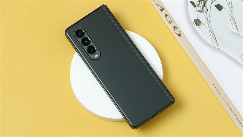 Tậu smartphone Samsung màn hình rộng, xem phim thả ga giá cả bất ngờ