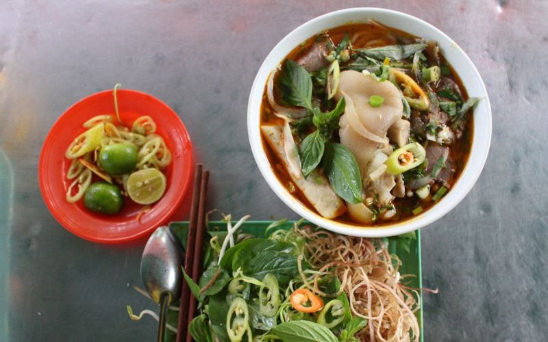 Quán ăn tối ngon quận 1: Bún bò Huế Thủy Thương