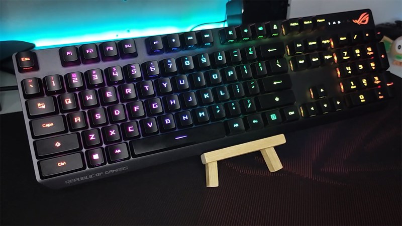 Vị trí sắp xếp các phím của ASUS ROG Strix Scope RX tương đối hợp lý và dễ dàng thích nghi