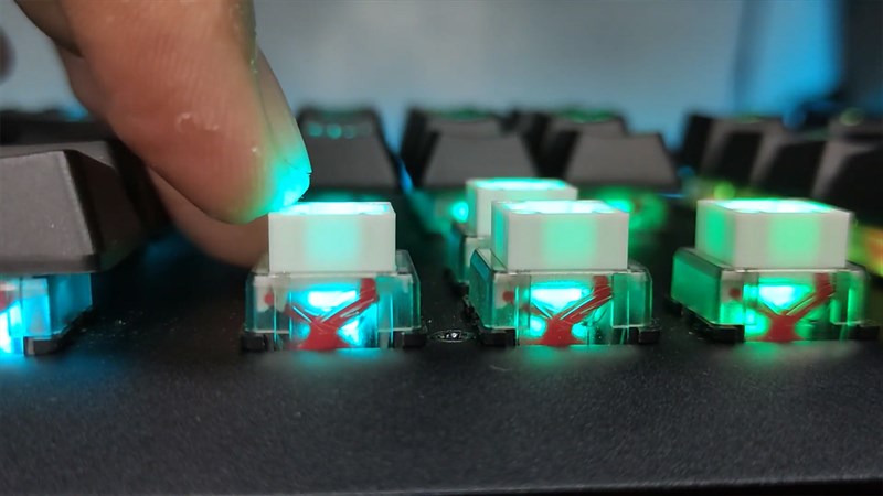 ASUS ROG Strix Scope RX gõ phím thoải mái với switch quang học ROG RX Red