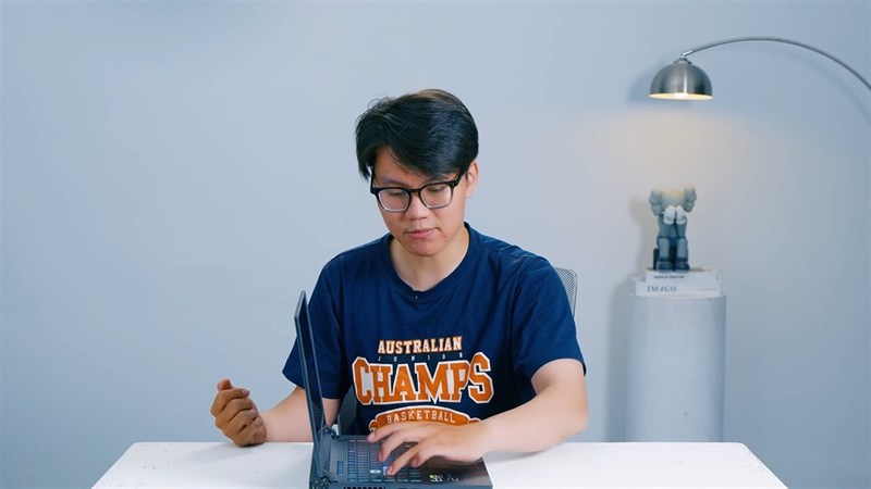 Trải nghiệm gõ phím cũng được đánh giá tốt khi các nút có hành trình khá sâu, phản hồi nhanh chóng.