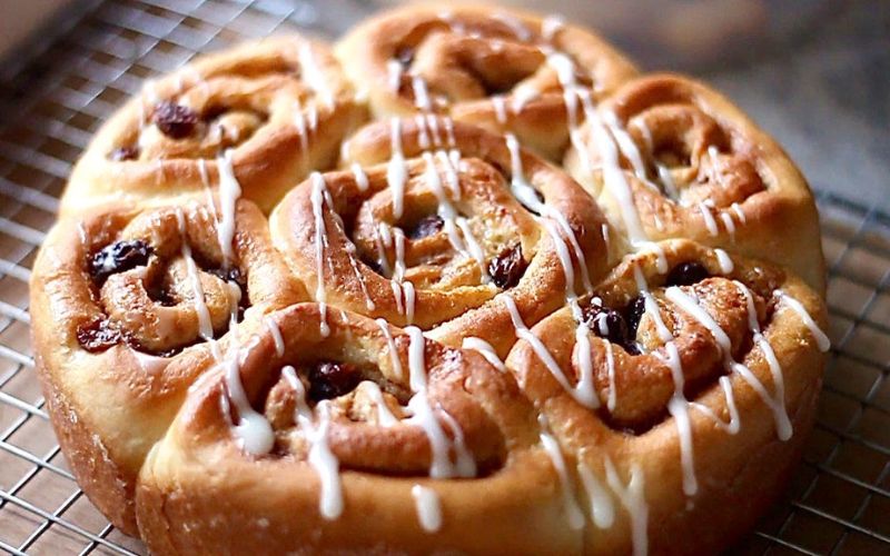 How to make cinnamon roll bread as attractive as outside