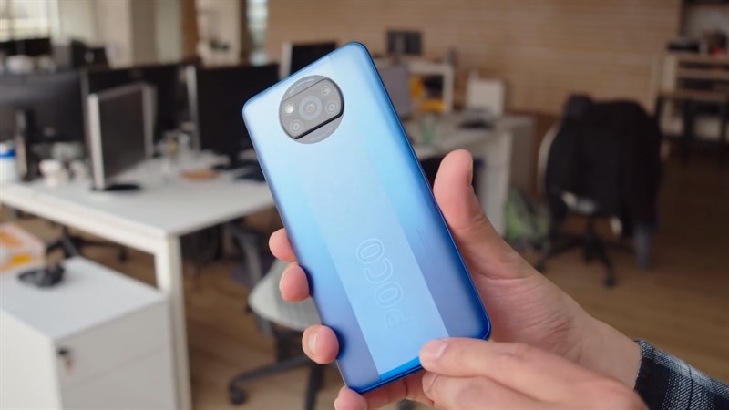 POCO X3 Pro có kích thước và khối lượng không thay đổi so với thế hệ tiền nhiệm