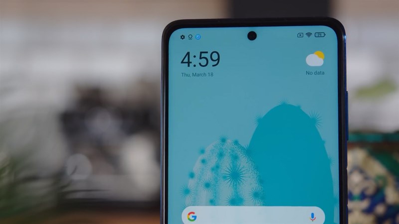 POCO X3 Pro sở hữu màn hình tràn viền với thiết kế đục lỗ quen thuộc