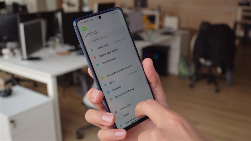 Màn hình của POCO X3 Pro được trang bị tần số quét 120 Hz giúp mang đến chuyển động khung hình mượt mà