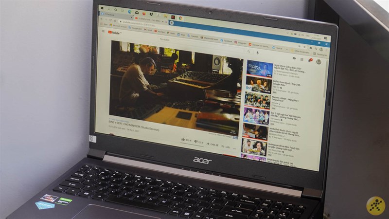 Laptop sinh viên nào chưa tới 15 triệu mà có thể cân hết mọi thể loại game vậy?