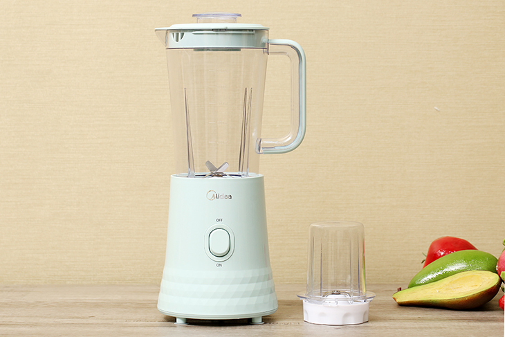 Máy xay sinh tố Midea sở hữu kiểu dáng hiện đại, trẻ trung