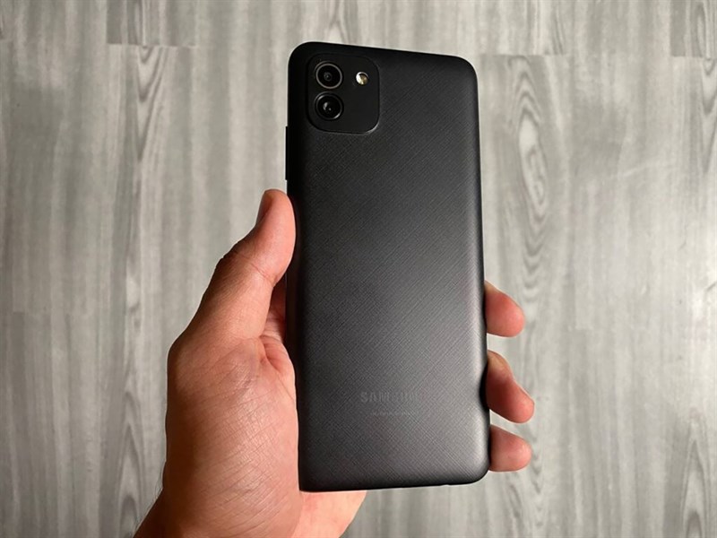 Mặt sau Galaxy A03