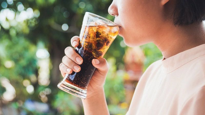 Uống Coca Cola khi đang cho con bú không tốt cho sức khỏe mẹ và bé