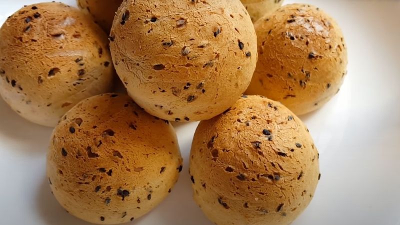 Mách bạn cách làm bánh mochi mè đen ngọt dịu, nhân sánh mịn