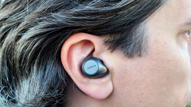 Hạn chế sử dụng tai nghe vì có thể làm trầm trọng thêm sự nhiễm trùng
