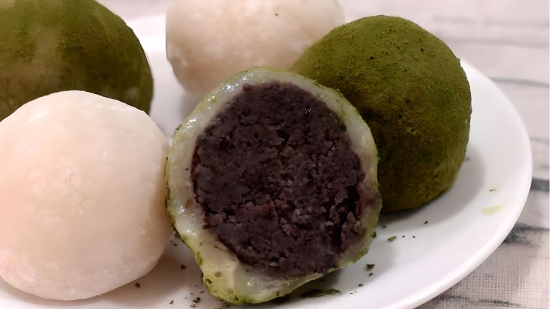 How to make soft, chewy black bean mochi with sweet filling
