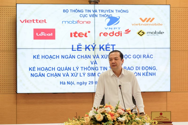 Lễ ký cam kết xử lý cuộc gọi rác Lễ ký cam kết xử lý cuộc gọi rác