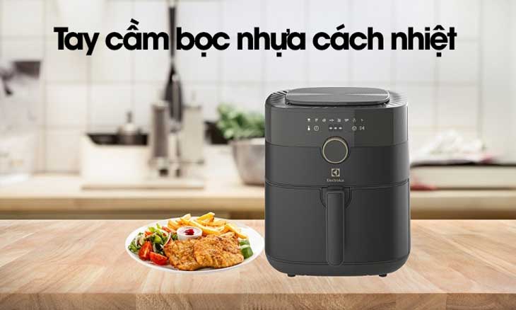 Nồi chiên không dầu Electrolux E6AF1-520K 6 lít sở hữu tay cầm cách nhiệt, an toàn khi sử dụng