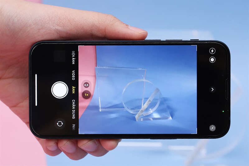 Chiếc iPhone đầu tiên ra mắt khi nào và qua hơn 1 thập kỉ, mẫu iPhone mới nhất hiện tại có gì HOT